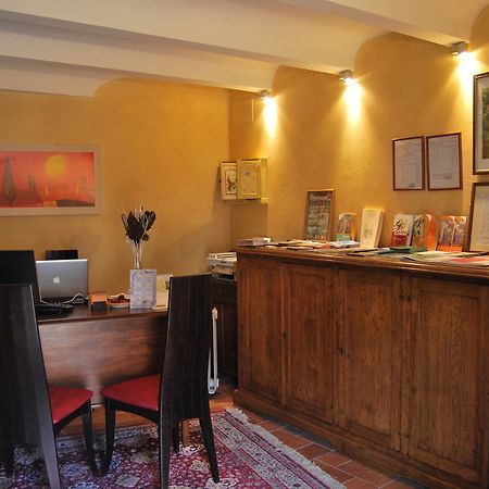 Borgo Dei Corsi Holiday House Reggiolo Buitenkant foto