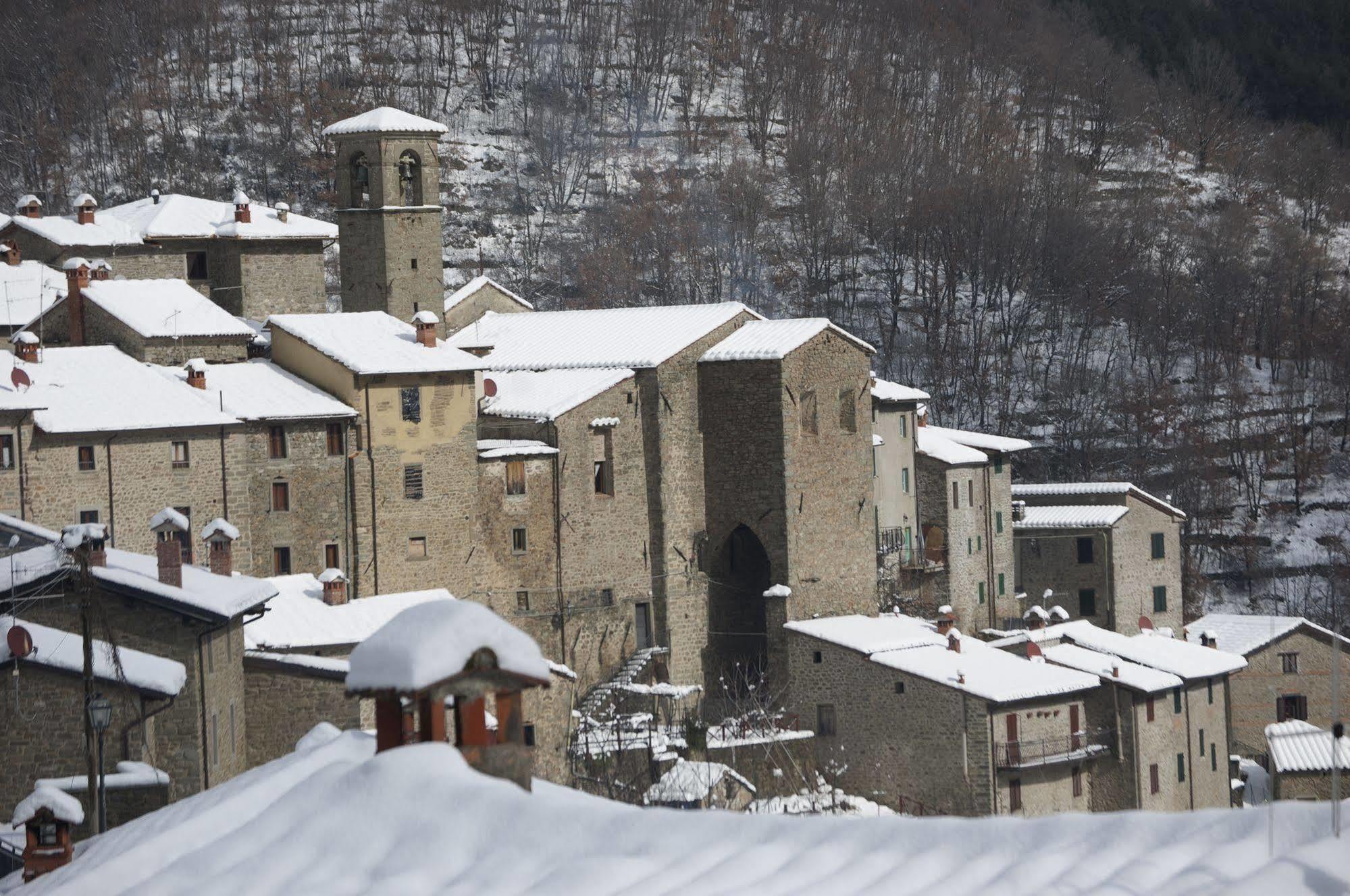 Borgo Dei Corsi Holiday House Reggiolo Buitenkant foto