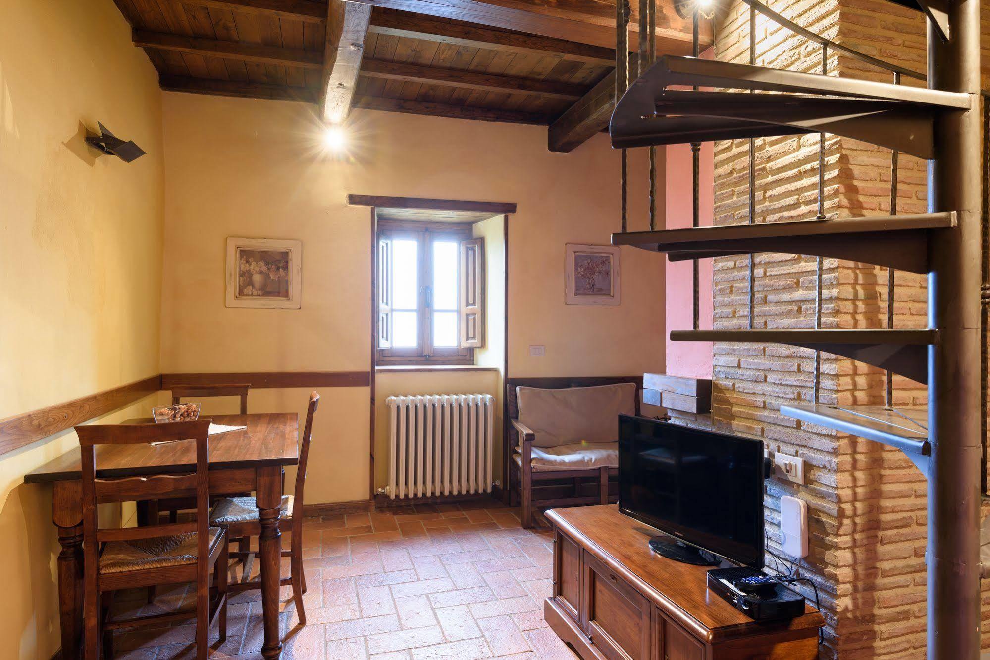 Borgo Dei Corsi Holiday House Reggiolo Buitenkant foto