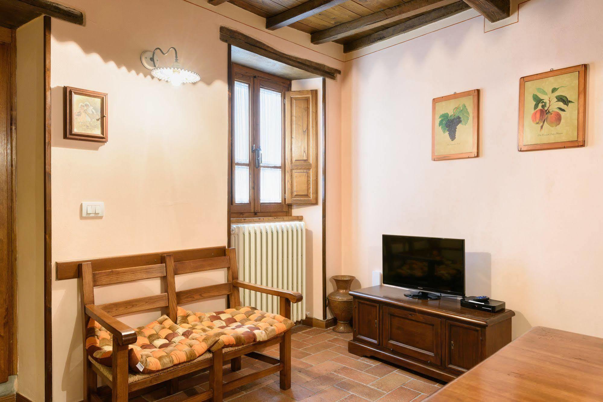 Borgo Dei Corsi Holiday House Reggiolo Buitenkant foto