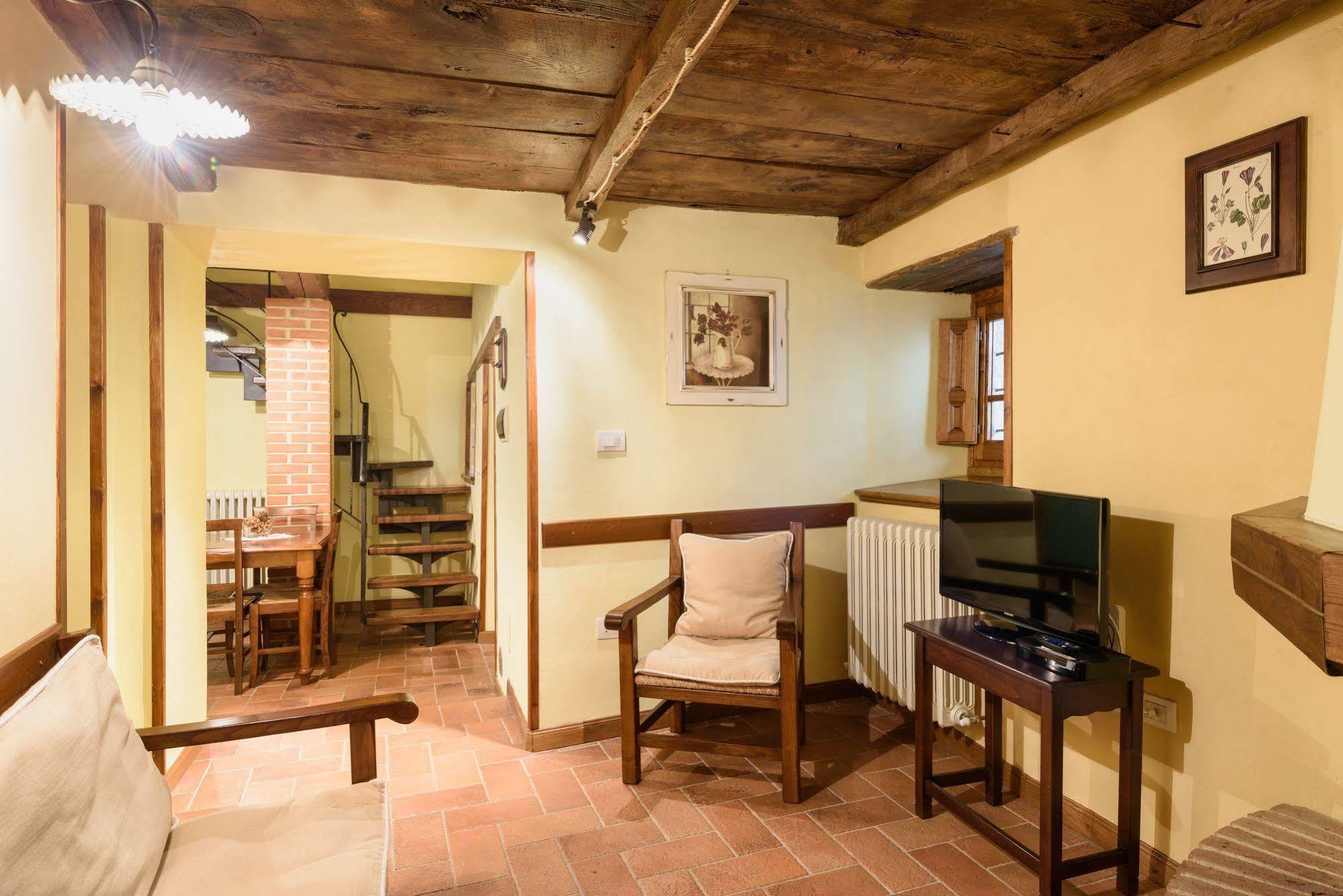 Borgo Dei Corsi Holiday House Reggiolo Buitenkant foto