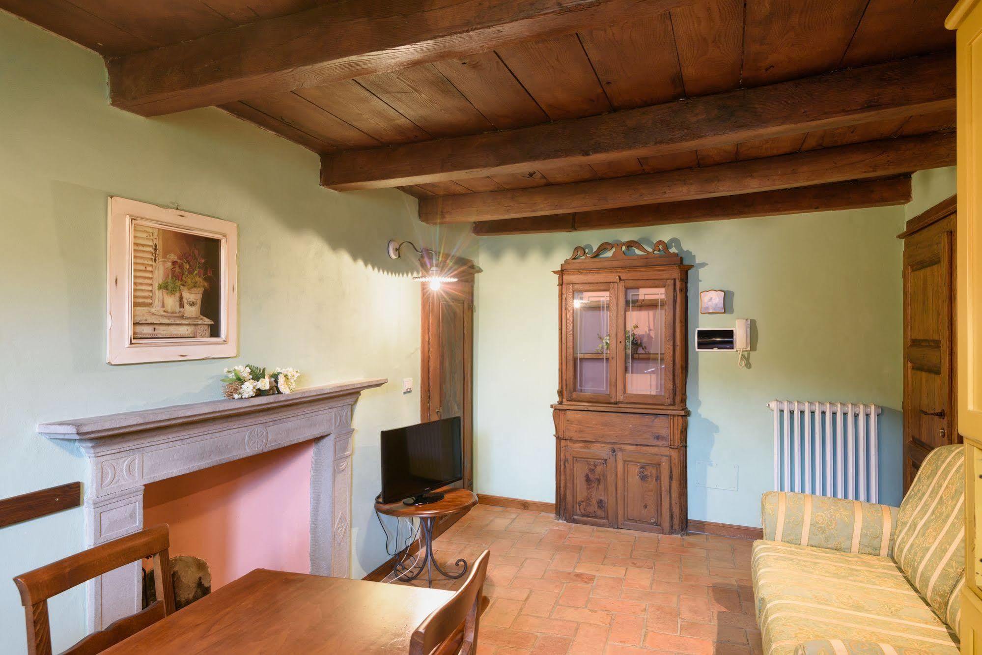 Borgo Dei Corsi Holiday House Reggiolo Buitenkant foto