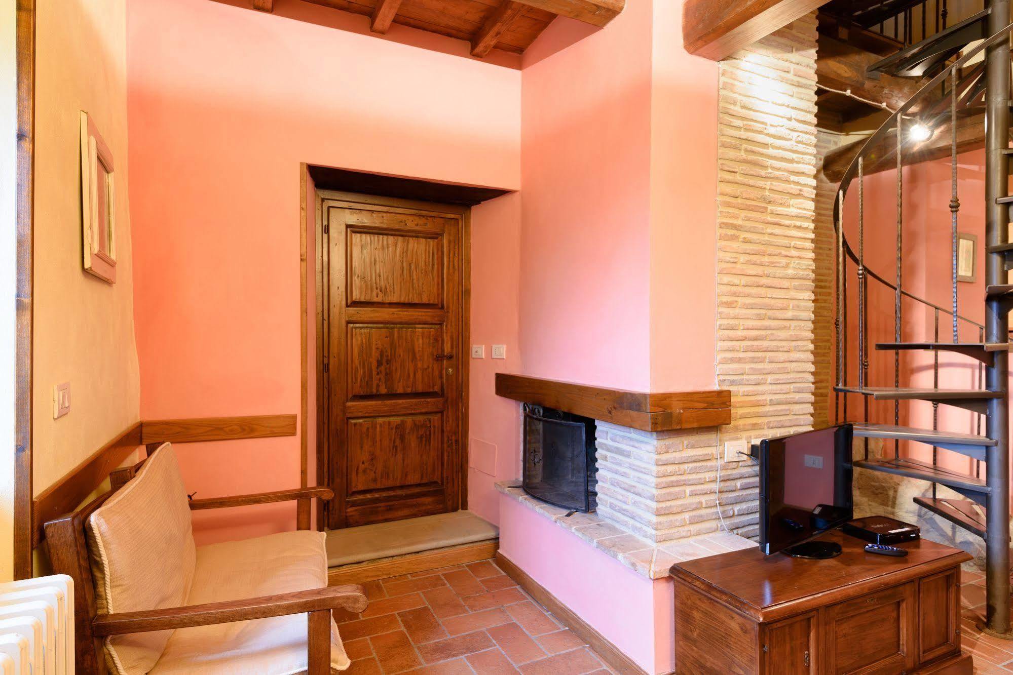 Borgo Dei Corsi Holiday House Reggiolo Buitenkant foto